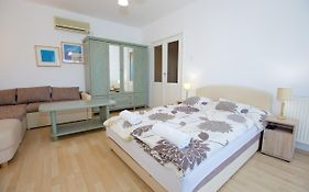 Zoli Apartmanok-Balcony Koelcsey 32