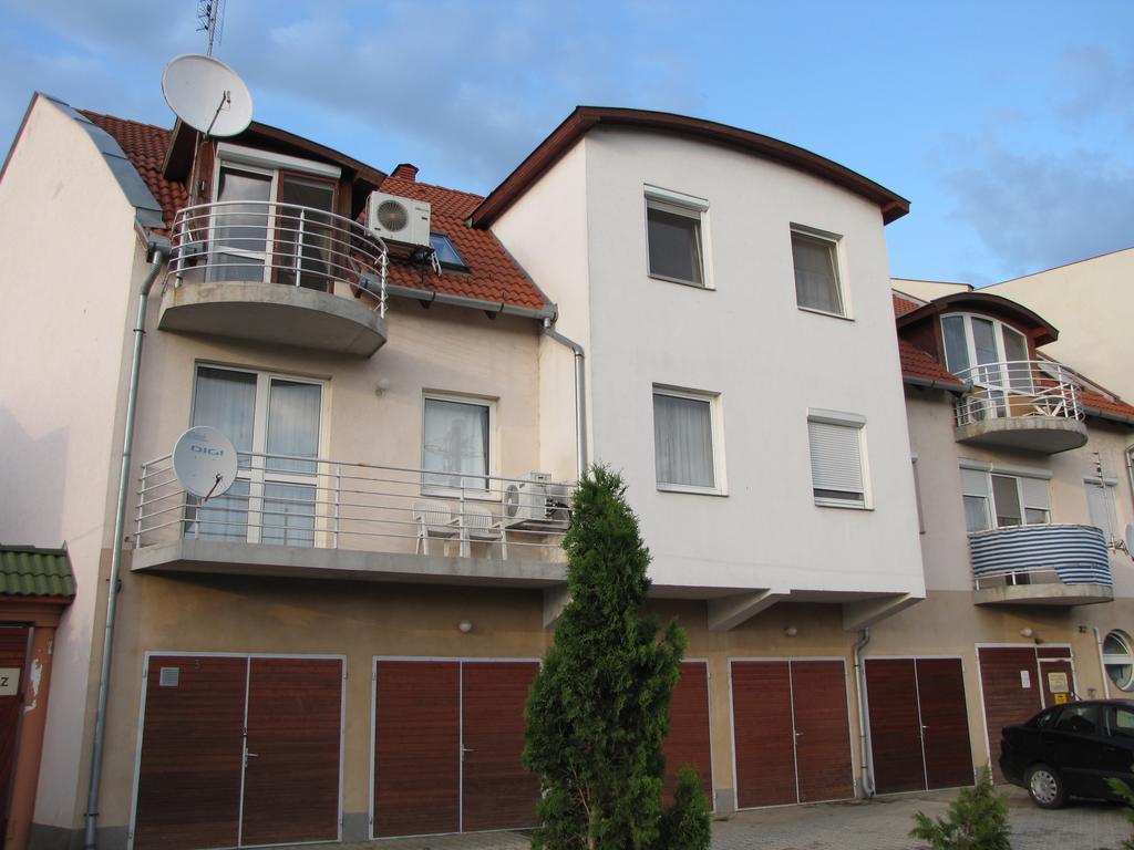 Zoli Apartmanok-Balcony Koelcsey 32 Hajdúszoboszló Zewnętrze zdjęcie