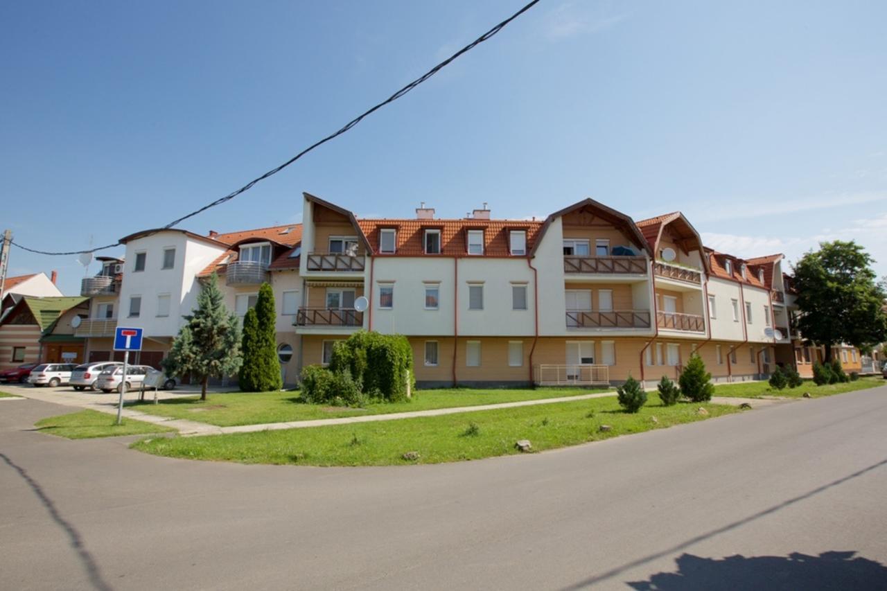 Zoli Apartmanok-Balcony Koelcsey 32 Hajdúszoboszló Zewnętrze zdjęcie