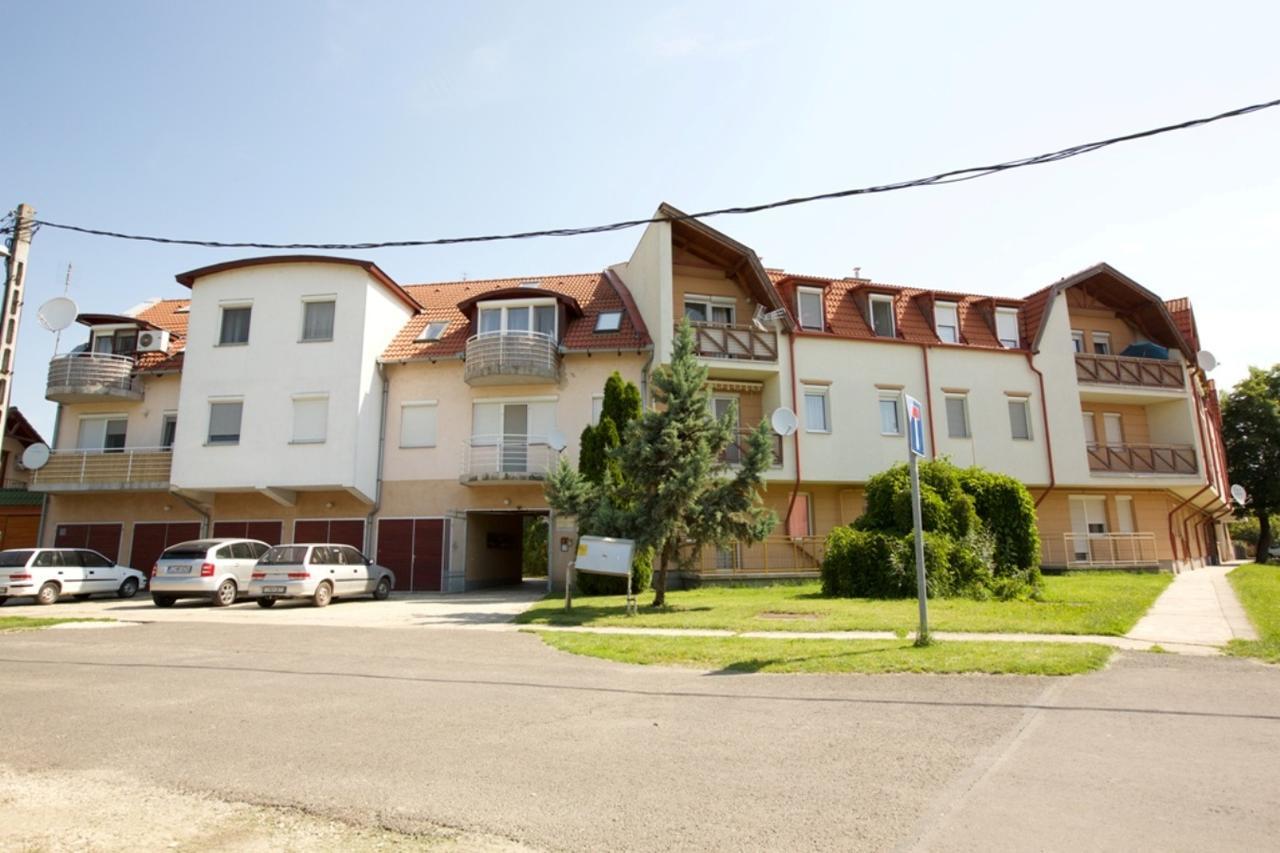 Zoli Apartmanok-Balcony Koelcsey 32 Hajdúszoboszló Zewnętrze zdjęcie